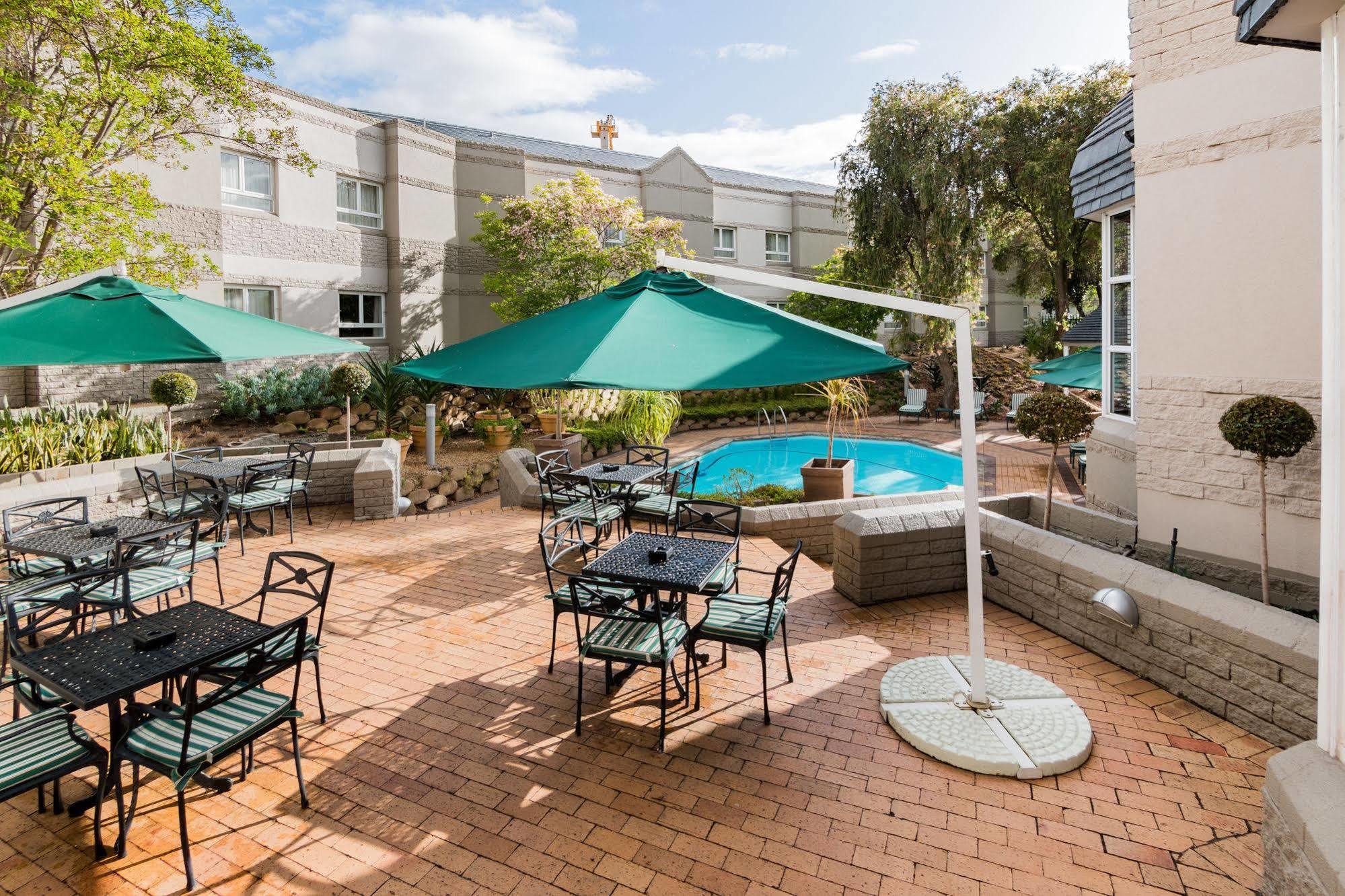 City Lodge Hotel Pinelands Cidade Do Cabo Exterior foto
